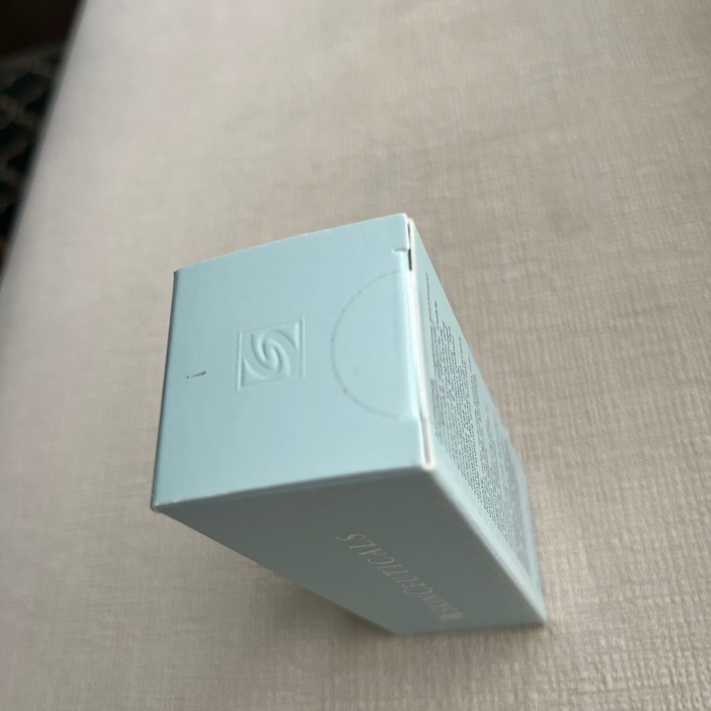 SkinCeuticals Resveratrol B E Serum - Light Blue - Picture 5 of 5